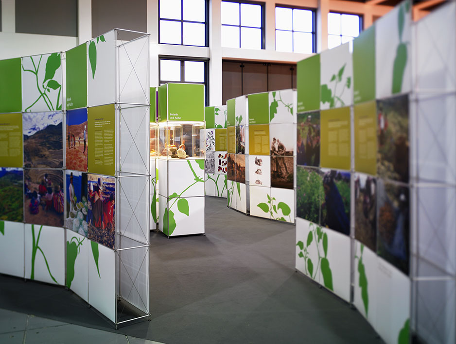 Ausstellung_Kartoffelwelt_Karriere_einer_Knolle_Berlin_2008_Copyright_Victor_S_Brigola